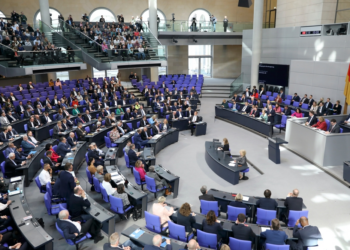 bundestag-stimmt-mit-grosser-mehrheit-fuer-grundgesetzaenderung
