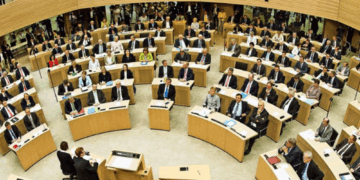 hakenkreuz-eklat-erschüttert-den-landtag-in-stuttgart