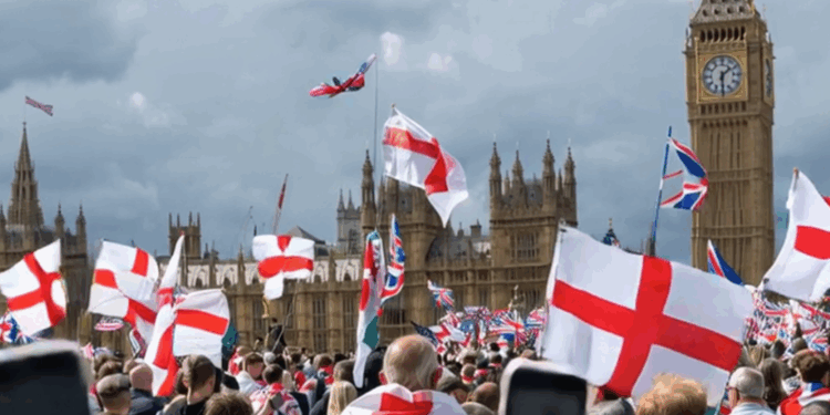 massenprotest-gegen-einwanderung-in-london