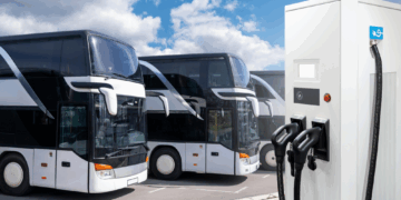 daimler-truck-investiert-in-eigene-ladepunkte-für-e-busse