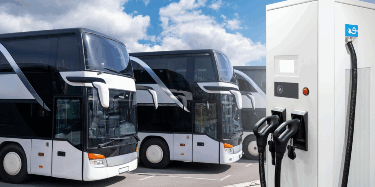 daimler-truck-investiert-in-eigene-ladepunkte-für-e-busse