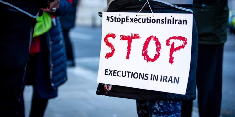 iran:-gewalt-eskaliert-–-berichte-über-tausende-todesopfer