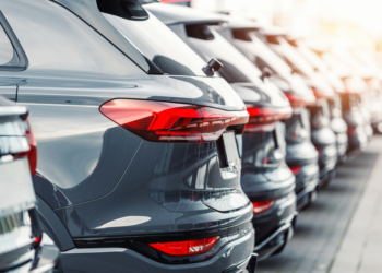 stellantis-schock-reißt-autoaktien-europaweit-mit